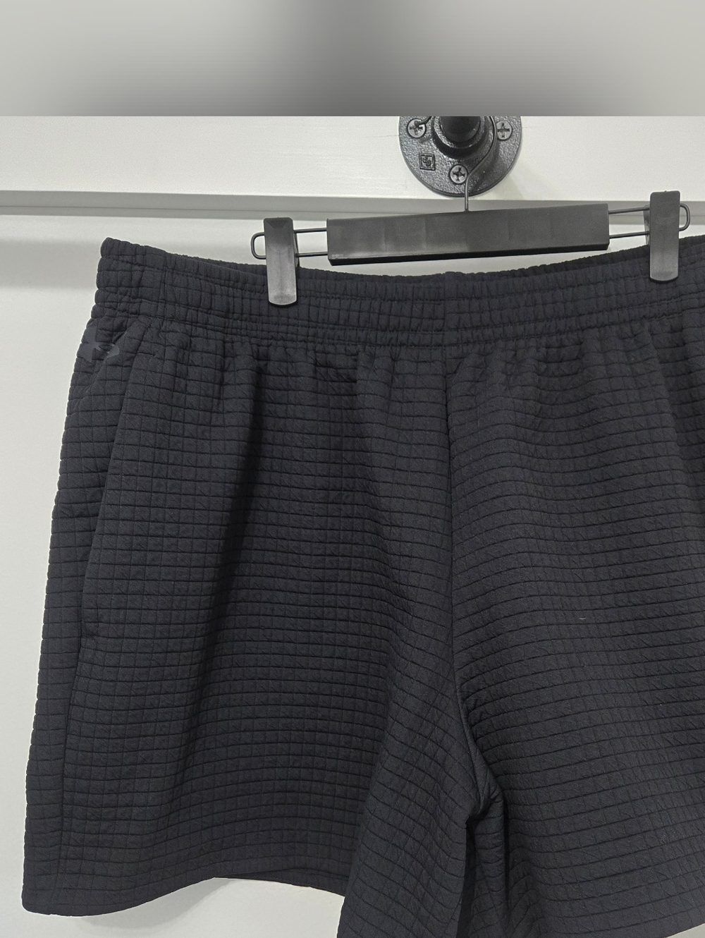 Under Armour Mens Size XL Black Knit Short